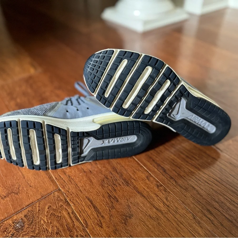 Kids Nike Air Max blue sneakers, size 6Y